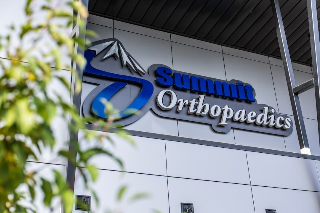 Summit orthopaedics building exterior signage. Cover image for: AI Medical Scribe for Orthopedic Surgeons.